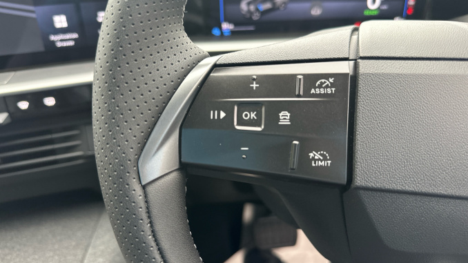 Vauxhall Grandland 157kW GS 73kWh 5dr Auto Electric Hatchback - Image 28